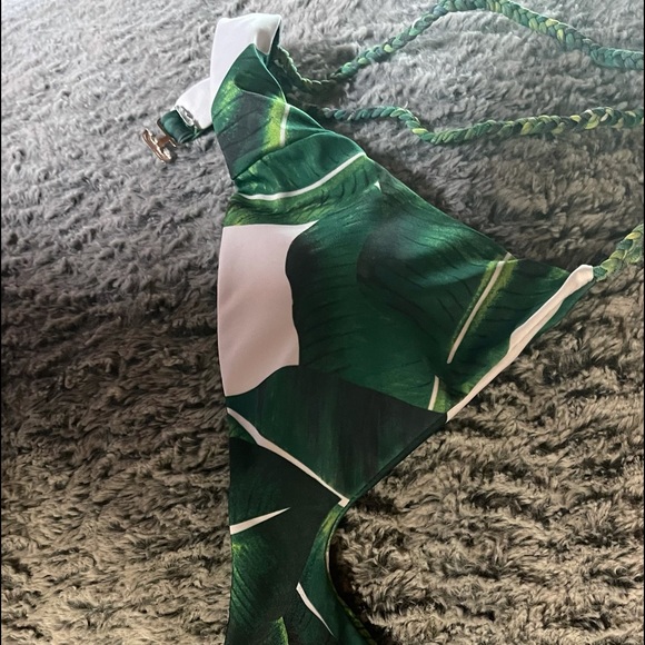 Green Leaf Bikini top size Small fits medium - Picture 2 of 3